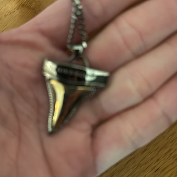 Givenchy Shark tooth necklace - Picture 7 of 7